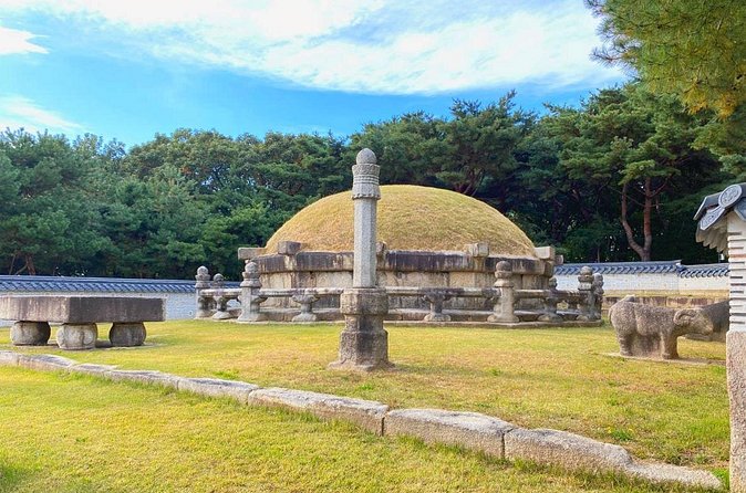 Private Unesco Tour in Seoul with Guide - Seolleung and Jeongneung tombs: preserved Joseon burial sites