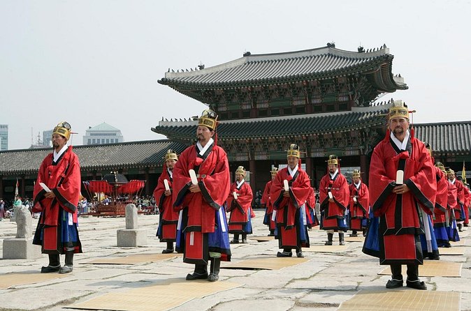 Private Unesco Tour in Seoul with Guide - Gwangjang Market: snack time and real neighborhood energy