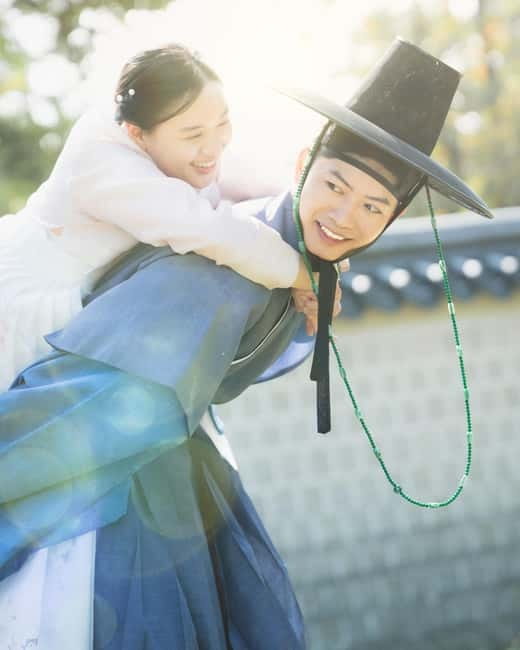 S.Korea GyeongbokgungPalace: Professional Hanbok Photography - The Hanbok rental choice is the make-or-break part