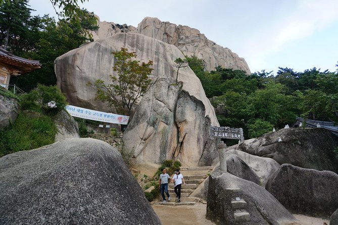 Seoraksan National Park Ulsanbawi Hiking from Seoul - Cable-car and grotto moments: how the day can surprise you