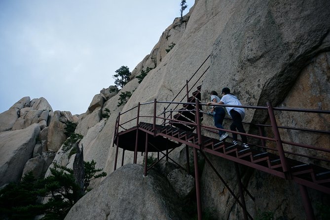 Seoraksan National Park Ulsanbawi Hiking from Seoul - Ulsanbawi Rock Peak hiking route: 4 to 5 hours that feel focused