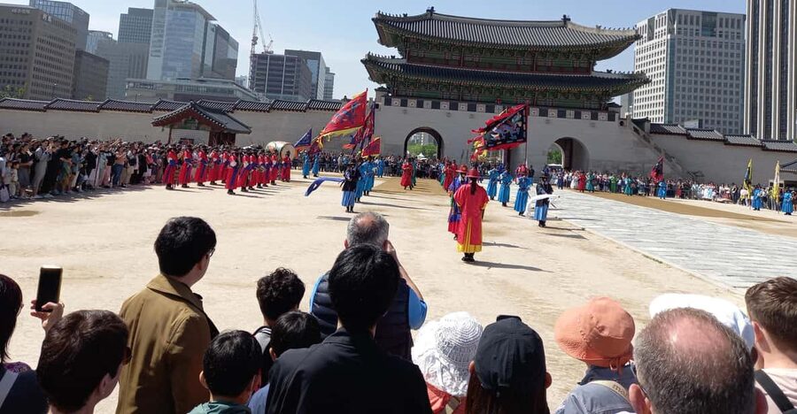 Seoul: 4-Hour Guided Tour to Palace, Bukchon, Jogyesa Temple - Gyeongbokgung Through a Confucian Lens, 2.33 Hours That Change How You See It