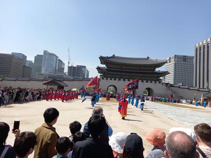 Seoul: 4-Hour Guided Tour to Palace, Bukchon, Jogyesa Temple - Bukchon Hanok Village, Old Houses, 21st Century Seoul in the Same Frame