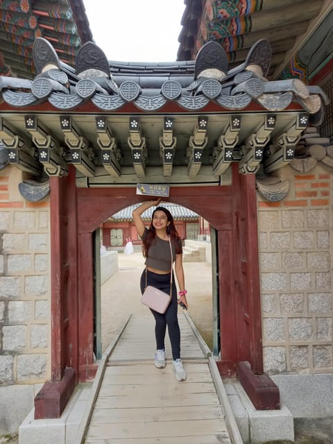 Seoul: 4-Hour Guided Tour to Palace, Bukchon, Jogyesa Temple - Bongeunsa Temple, Old Stones and Modern Views in One Day