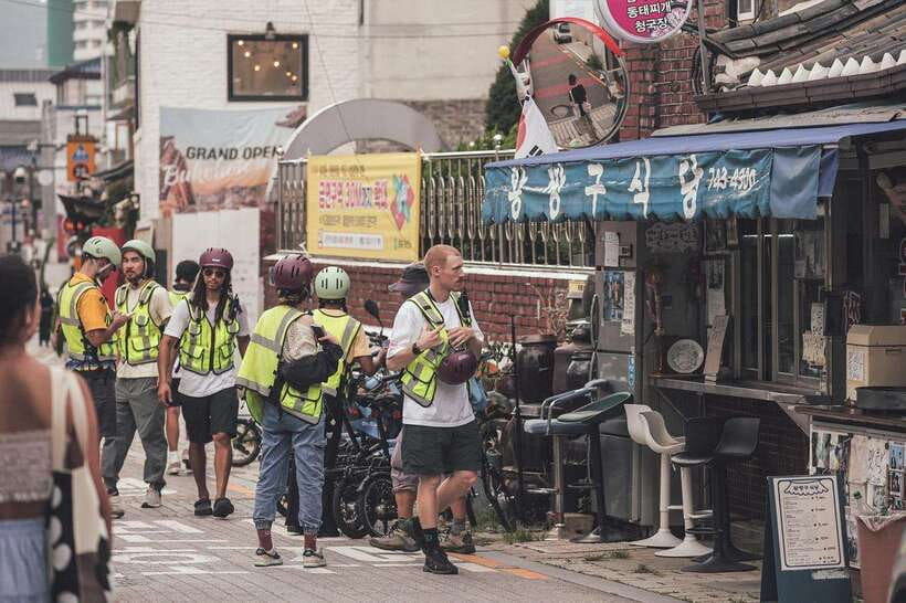 Seoul: Afternoon Ebike tour and "Happy Hour" food and drinks - Ikseon-dong: romantic alleys, dessert, and a slower pace