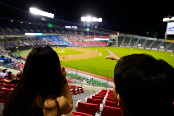 Seoul: Baseball Game Ticket with Dinner/Beer with the host - Pre-Game Korean Meal and Beer: Where the Night Starts to Click