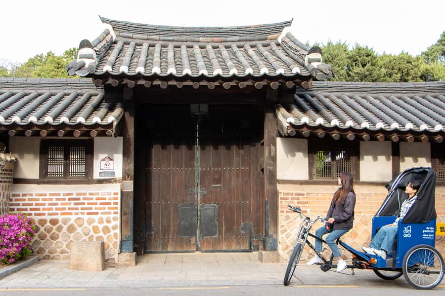 Seoul: Bukchon Hanok Village Pedicab Tour - Getting started: where you meet and what to confirm