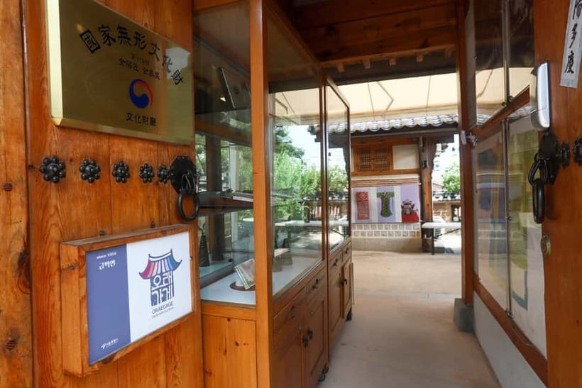 Seoul: Bukchon Hanok Village Walking Tour - Tea Stop in a Traditional Setting, Plus the Etiquette Angle