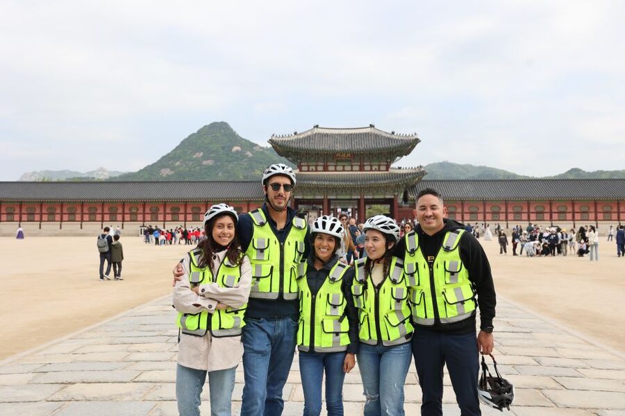 Seoul: City Highlights Morning eBike Tour - Blue House Area: A Quick Moment, Good Context