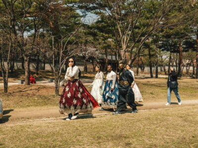 City Hightlights, Palace Tour, and Optional Hanbok