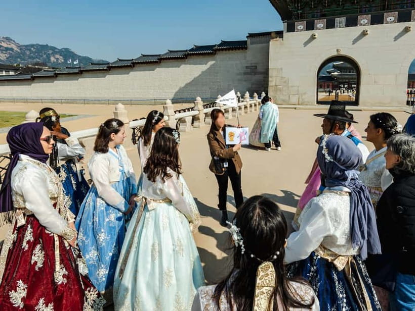 Seoul: City Hightlights, Palace Tour, and Optional Hanbok - Snack break that actually works: tteokbokki or rice cake skewers plus water