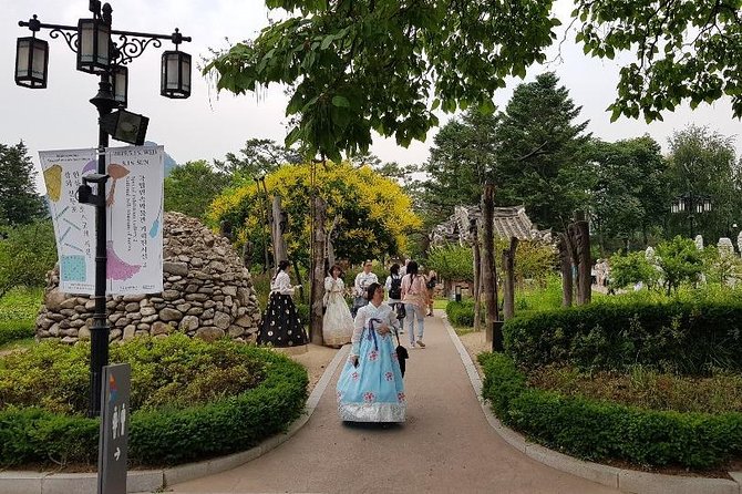 Seoul City Walking Private Tour (3hours) - Bukchon Hanok Village: the walk between palaces that feels like a time machine