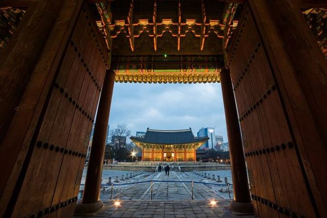 Seoul: Deoksugung Palace Night Tour - Deoksugung after dark: why this palace walk hits different