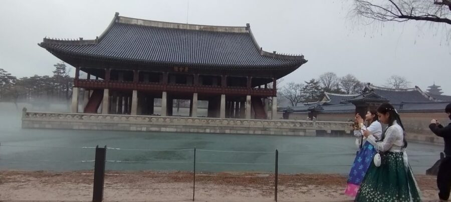Seoul: DMZ, Gyeongbokgung Palace & City Tour - Gyeongbok Palace: more than gates and courtyards