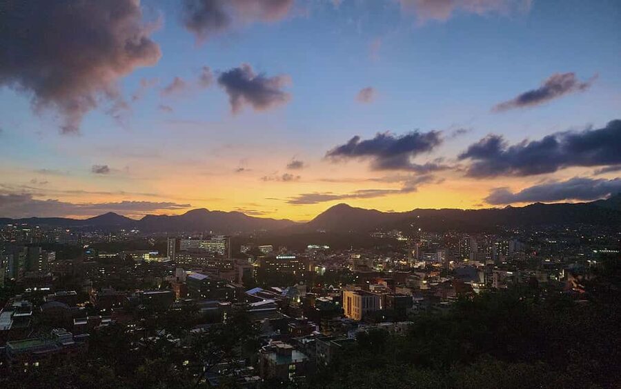 Seoul Evening Tour:Naksan Park&Eungbongsan - Meeting point near Euljiro 3-ga: the one detail you should not freestyle