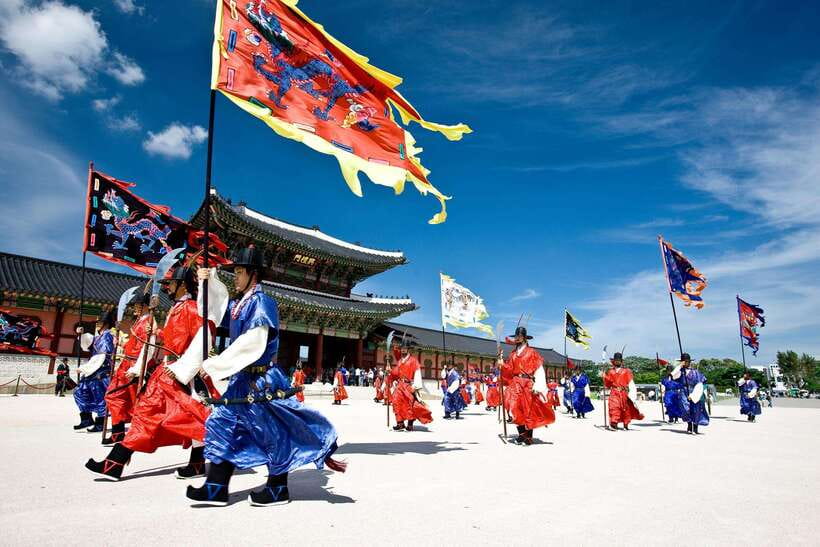Seoul: Full-Day Royal Palaces Private Tour - Blue House stop, Cheongwadae photos, and what the day signals
