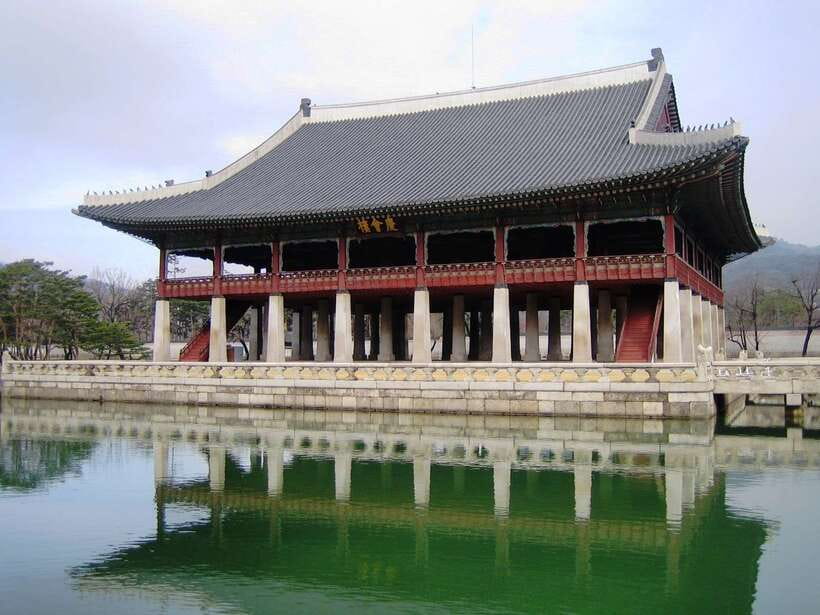 Seoul: Full-Day Royal Palaces Private Tour - Insadong Antique Shop Alley for souvenirs that feel real