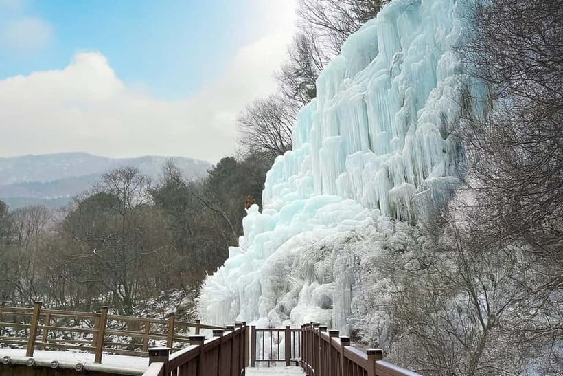 Seoul: Full-Day Winter Trip Ski Resort, Ice Valley, Namiseom - What to pack so winter gear does not ruin the day