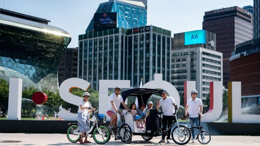 Seoul: Guided Small Group V.I.P Morning Pedicab Tour - Gwanghwamun and Gyeongbokgung: royal Seoul in photo-stop form