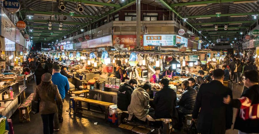 Seoul Gwangjang Market Foody Walking Tour - Cheonggyecheon Stream Break: Photos, Noise Reduction, and Seoul’s Water Loop