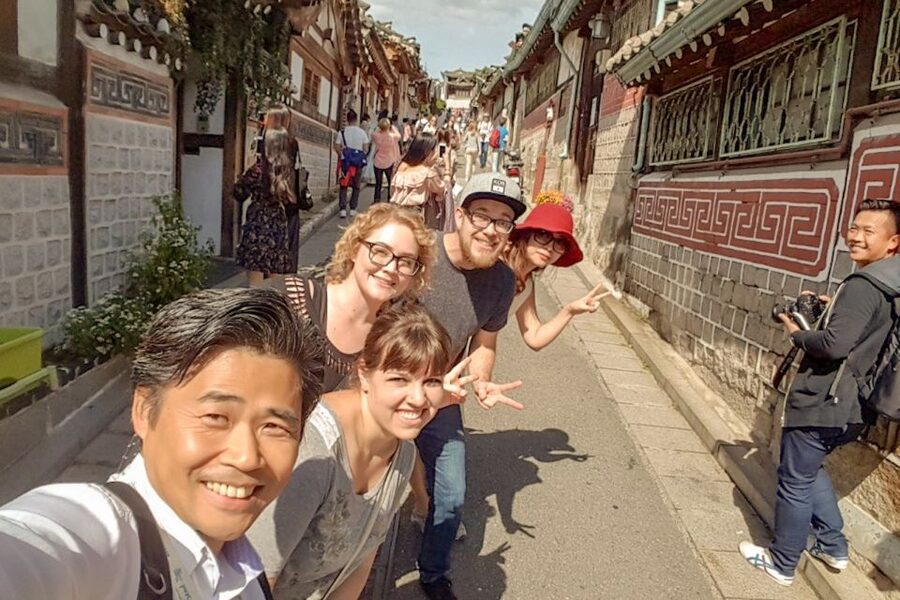 Seoul: Gyeongbok Palace and Bukchon Hanok Walking Tour - Gyeongbokgung Palace: royal ceremony, Joseon stories, and practical photo moments