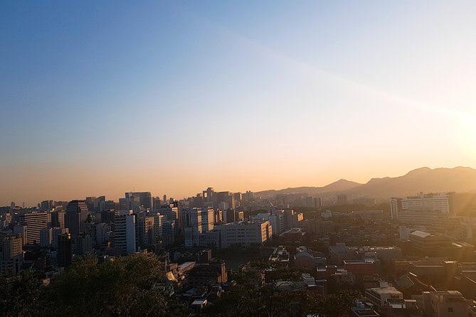 Seoul: Gyeongbok Palace, Bukchon Village, and Gwangjang Tour - Bukchon Hanok Village, a Quick Look at Hanok Life
