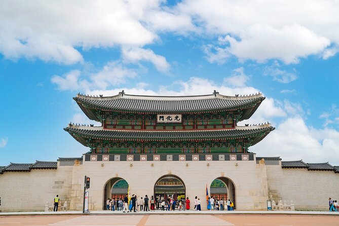 Seoul: Gyeongbokgung Palace Half Day Tour - From the main gate to the courtyards: architecture with a story