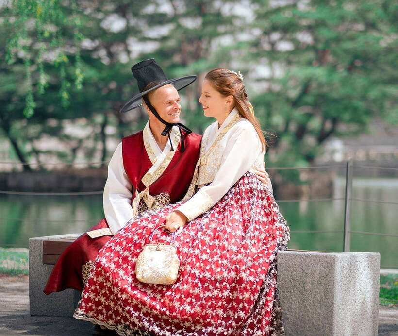 Seoul: Hanbok Rental with Gyeongbokgung Palace Entry - Seoul Hanbok Rental at Daehan Hanbok, Then Gyeongbokgung and Beyond