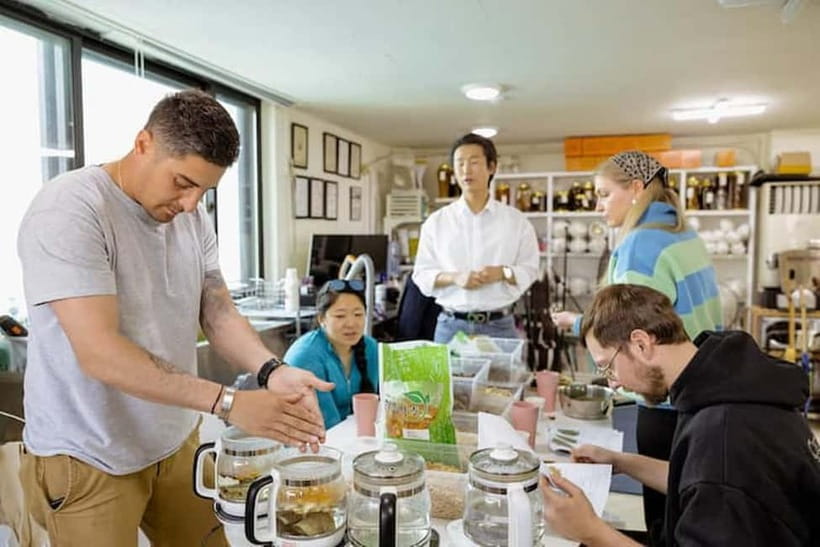 Seoul: herbal tea class & Korean Medicine tour - The guided expert talk: learning the logic behind Han medicine