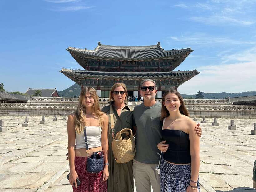 Seoul Highlights: Gyeongbok Palace, Insadong & N Seoul Tower - Gyeongbokgung Palace grounds, and what to notice in one guided pass
