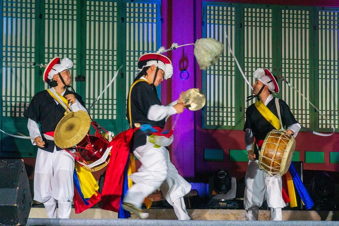 Seoul Highlights & Hidden Gems – Private Tour with Photo Service - Insadong: the one-road main street plus side alleys feel made for browsing
