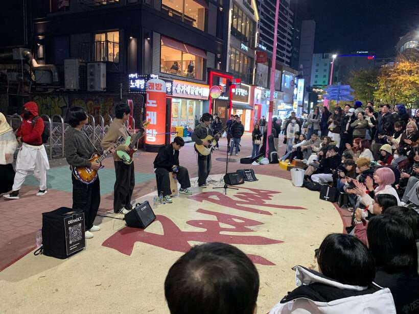 Seoul: Hongdae, KPOP, Webtoon&Game, Theme Cafe Walking Tour - Gyeongui Line Book Street: Scenic Walking and Story Culture