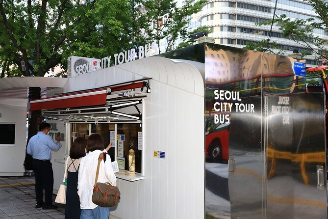 Seoul Hop-On Hop-Off Downtown Palace Course - Audio Guide Reality: Languages Are Great, but Watch the Volume