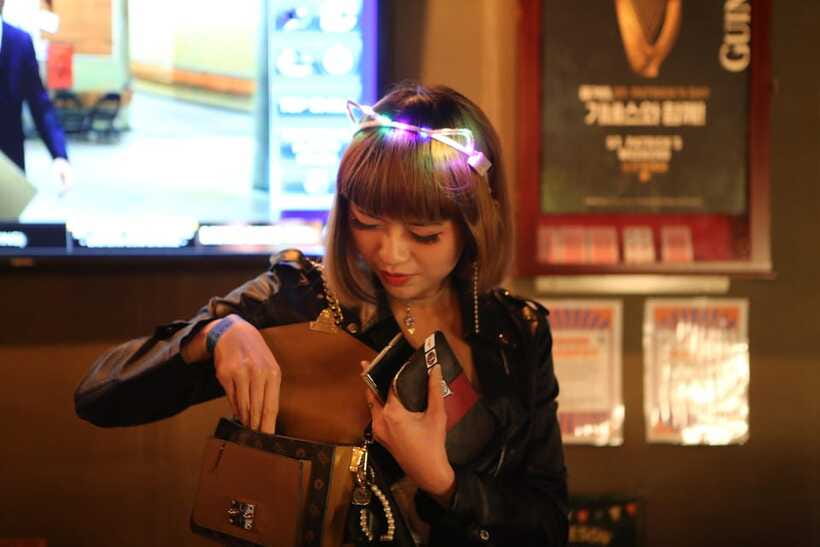 Seoul: LGBTQ+ Pub Crawl and Drag Show with Local Drag Queen - Drinks Included: How to Avoid the “Surprise Spend” Trap