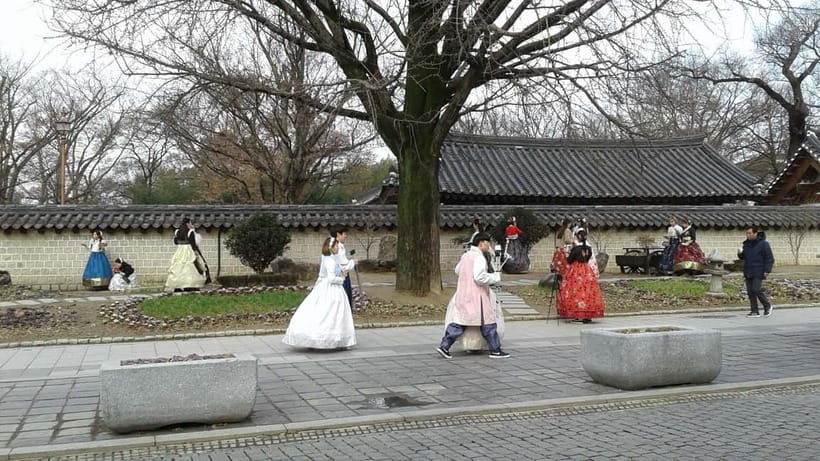 Seoul: Maisan Cherry Blossom and Jeonju Hanok Day Tour - Jeonju Hanok Village: 800 Traditional Houses and Street-Level Atmosphere
