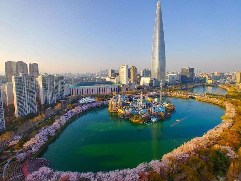Seoul: Max Out Must Visit City Highlights Panoramic Day Tour - DDP Pass-By: Modern Seoul Seen in a Flash