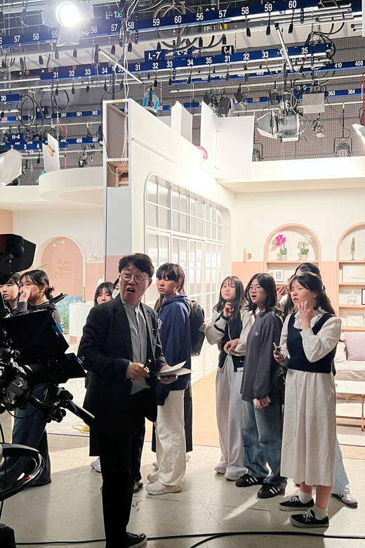 Seoul: MBC Insider Live K-Drama Rehearsal & VIP Studio Tour - King of Mask Singer rehearsal: why the phone rule matters
