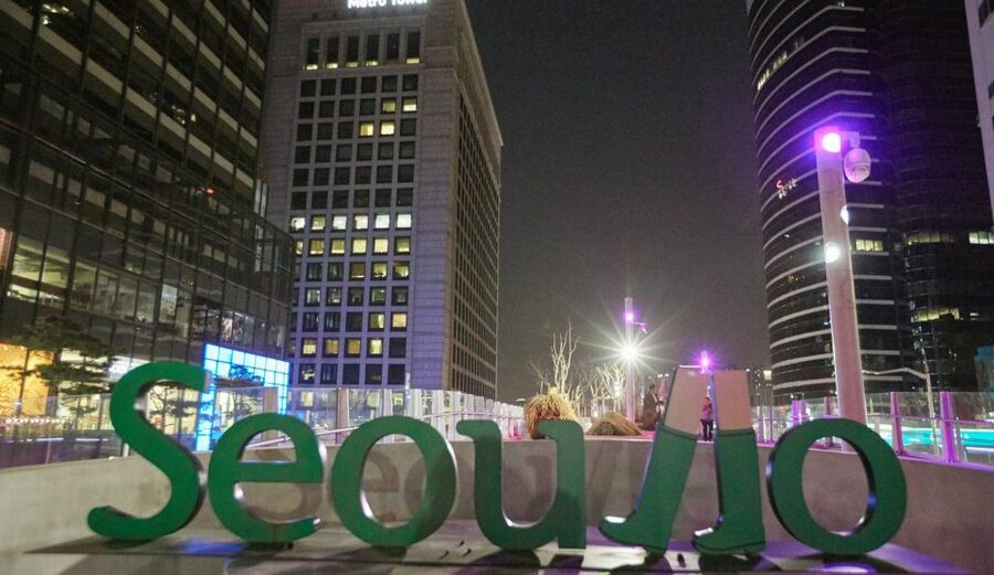 Seoul: Moonlight Rainbow Fountain Show Night Tour - Starting outside City Hall, then easing into Seoul at night