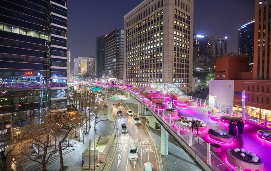 Seoul: Moonlight Rainbow Fountain Show Night Tour - Transport and guide style: how the 4 hours actually feel