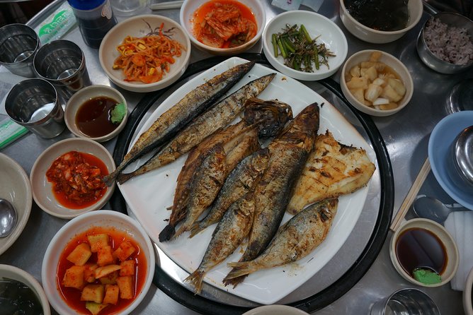 Seoul Night "Private Tour"(Korean BBQ, N-Tower, Seoul Fortress, Local Market) - Stop 5: Cheonggyecheon Stream for Neon Night Walk Energy