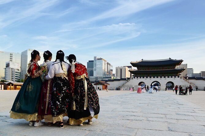 Seoul Night Tour with Han River Cruise and Gyeongbokgung Palace - Bukchon Hanok Village and Insadong: Walkable Old Seoul in Two Small Doses