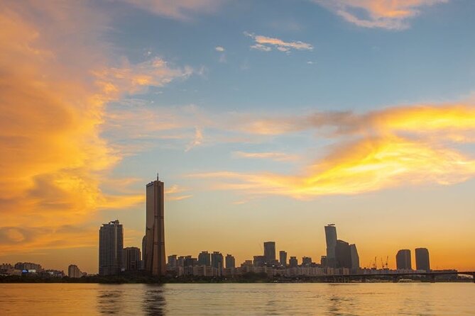 Seoul Night Tour with Han River Cruise and Gyeongbokgung Palace - Yeouido Hangang Park and the Han River Cruise: Seoul’s Night View in Motion