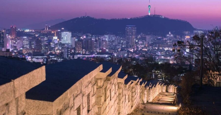Seoul: Nighttime Tour of Palace, Market, Naksan Park & More - Gwangjang Market: your chance to eat and shop like you mean it