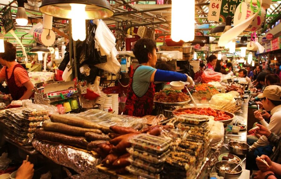 Seoul: Nighttime Tour of Palace, Market, Naksan Park & More - Who should book this Seoul night tour