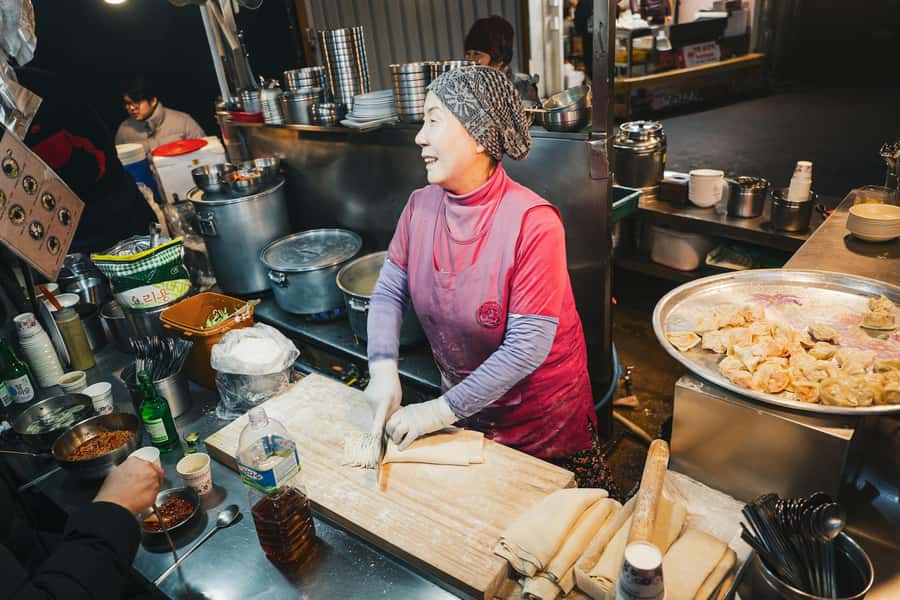 Seoul: Palace, Temple and Market Guided Foodie Tour at Night - Key highlights you will care about