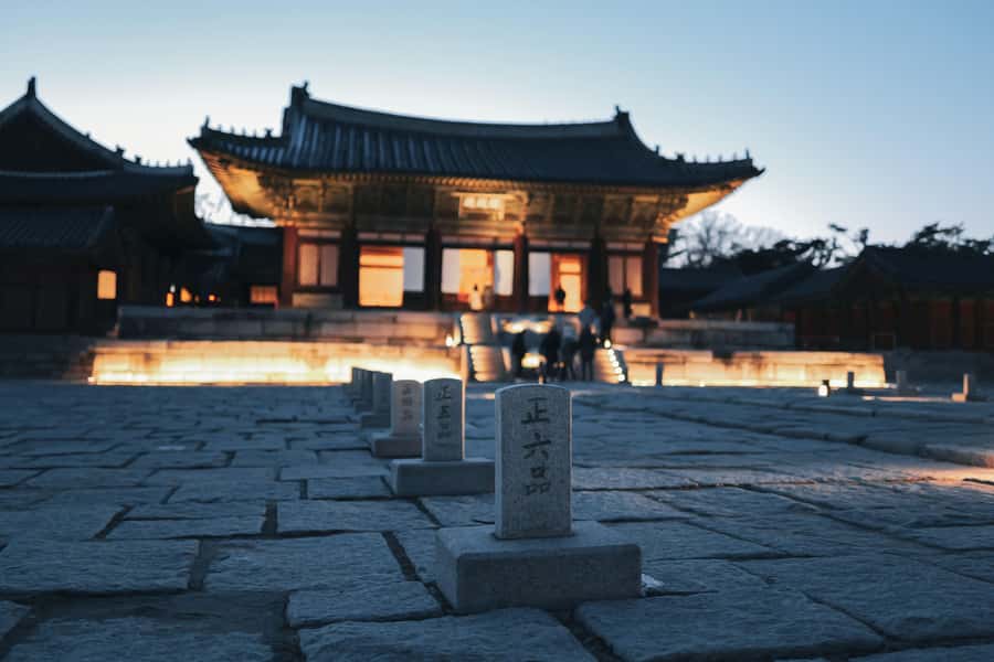 Seoul: Palace, Temple and Market Guided Foodie Tour at Night - Price and value: what $60 buys you in a 4-hour night plan