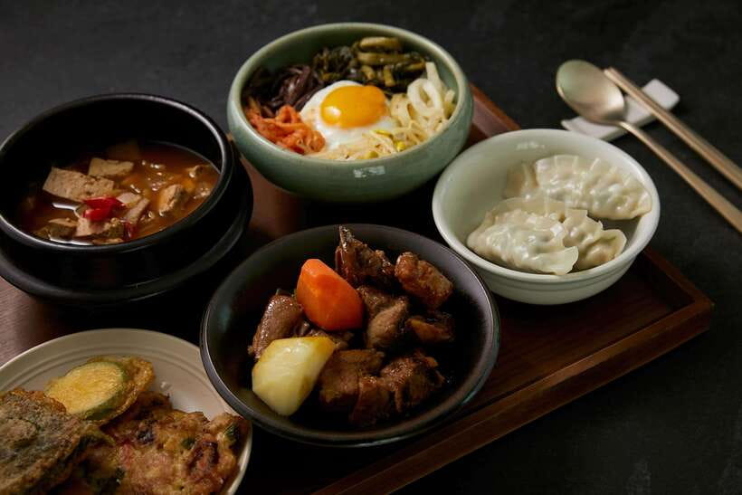 Seoul: Premium Korean Feast Cooking Class - Tea time, sweets, and the first culture lesson