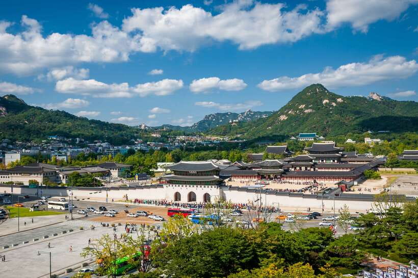 Seoul: Private Car Tour with Licensed Professional Guide - Gyeongbokgung and other palace time: what to expect and how to plan around closures