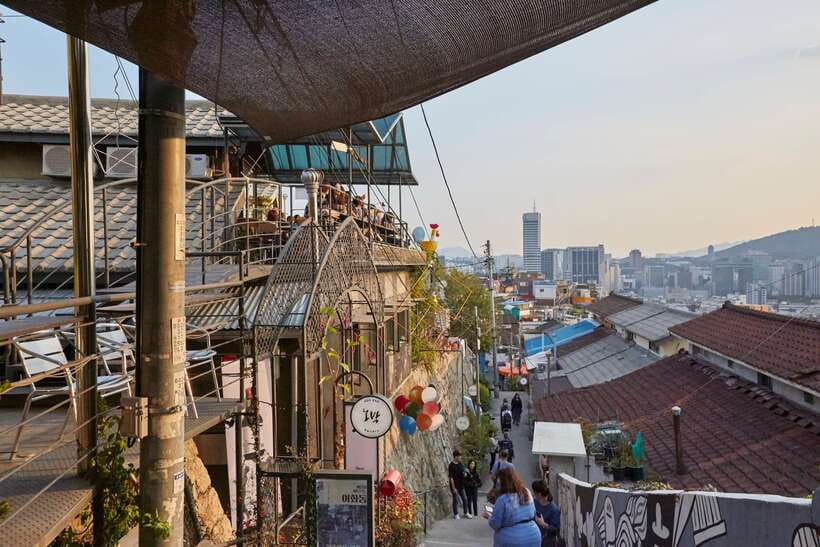 Seoul: Private Car Tour with Licensed Professional Guide - Insadong Antique Alley and COEX: mixing crafts, souvenirs, and modern Seoul