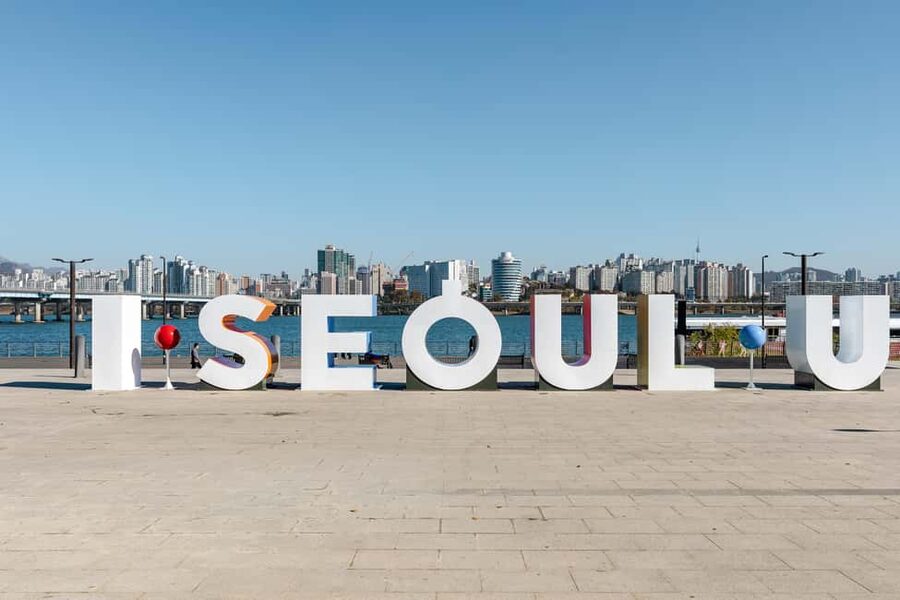 Seoul: Private chartered vehicle Staria van City Tour - From Gyeongbokgung Palace to Bukchon Hanok Village: classic stops, better flow